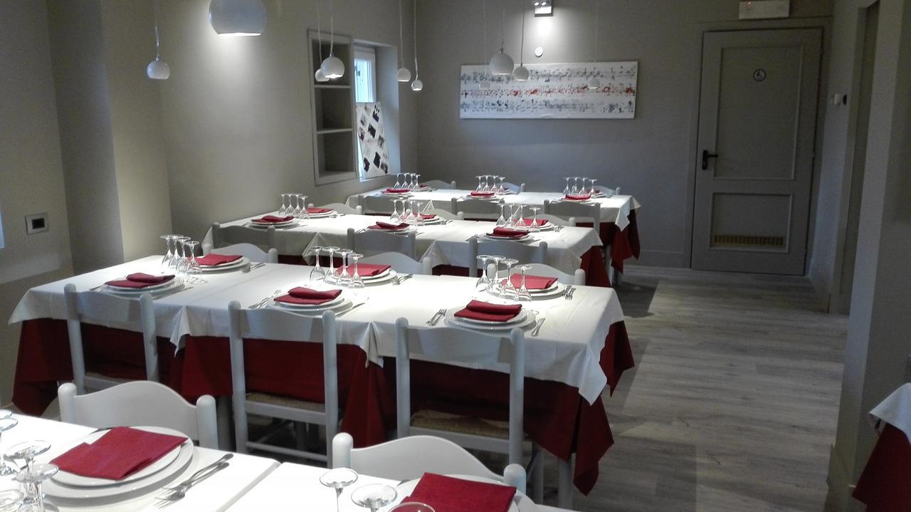 Hotel & Ristorante L'Angoletto In Selci Selci  المظهر الخارجي الصورة
